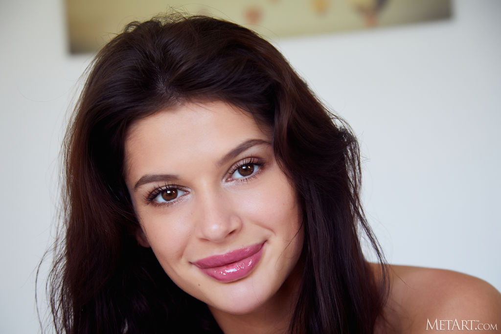 Asandra Dewy Seductive Beauty Is Soon Naked On The Rumpled Sheets