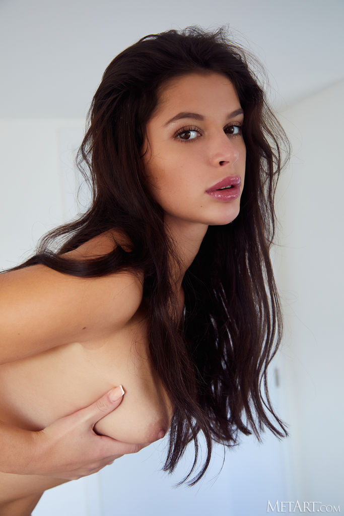 Asandra Dewy Seductive Beauty Is Soon Naked On The Rumpled Sheets