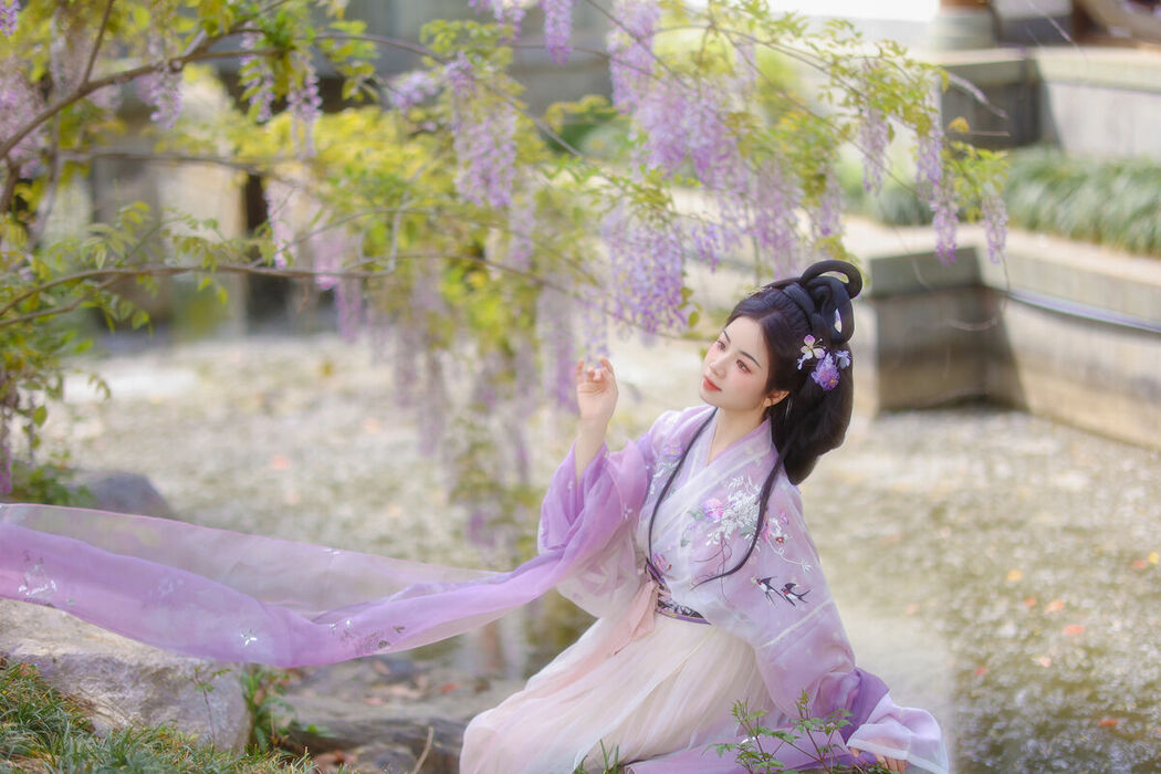 YiTuYu艺图语 Vol.10017 Xiao Du Tong Xue (41P)