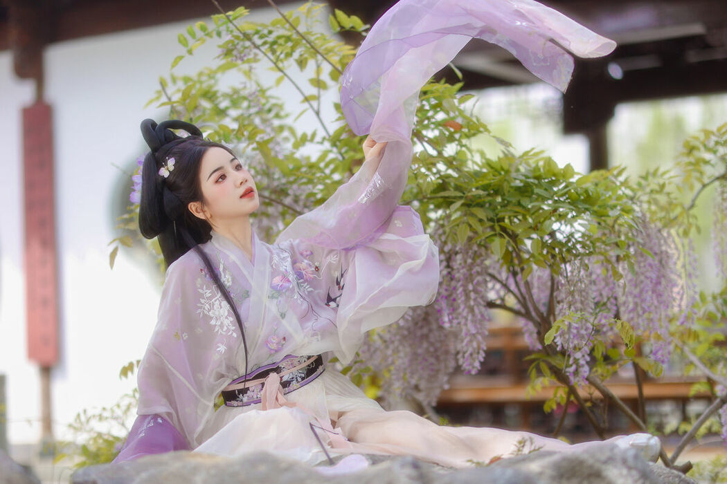 YiTuYu艺图语 Vol.10017 Xiao Du Tong Xue (41P)