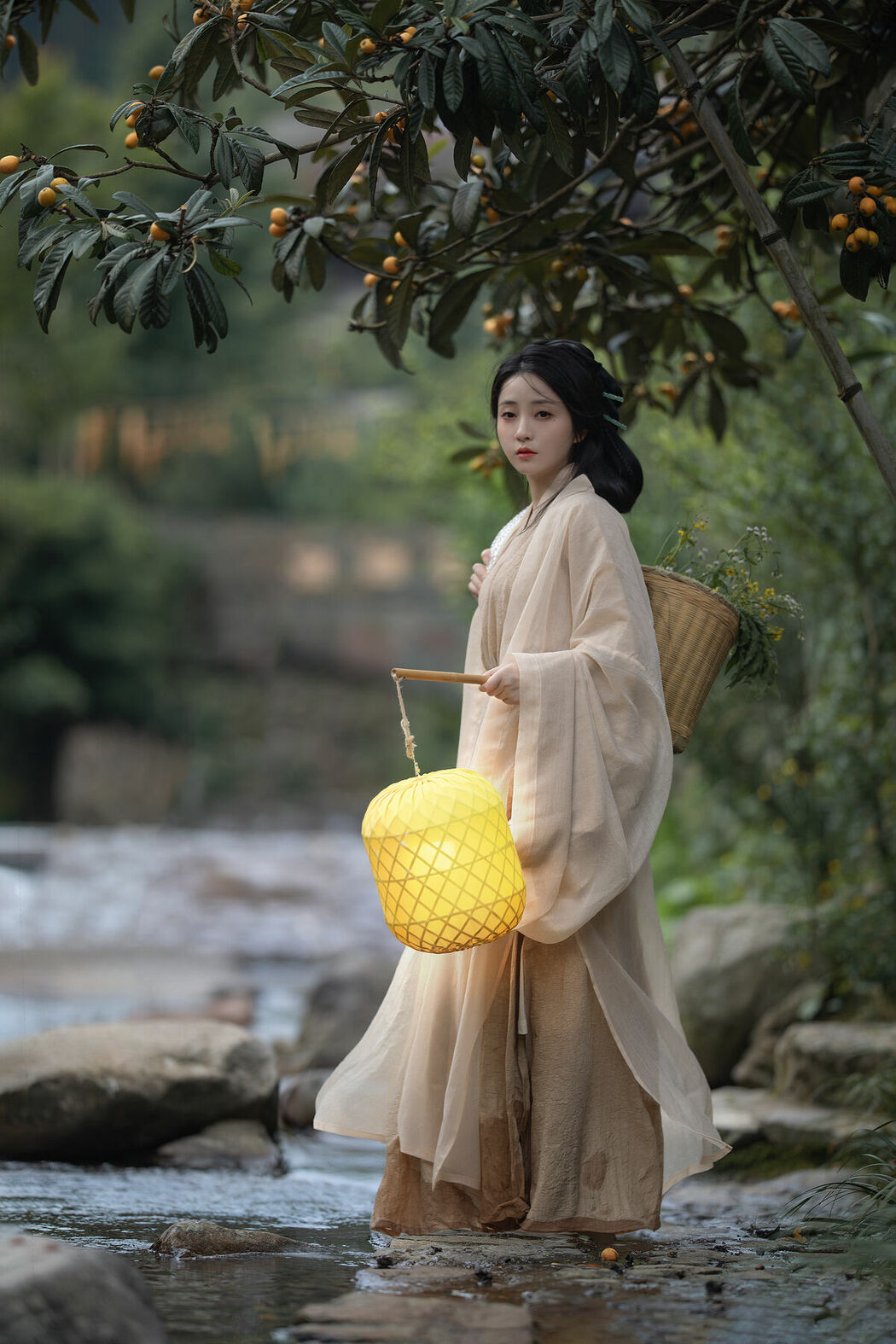 YiTuYu艺图语 Vol.10020 Xiao Wen Nuan Xiang Yao Ge Da Tai Yang (18P)