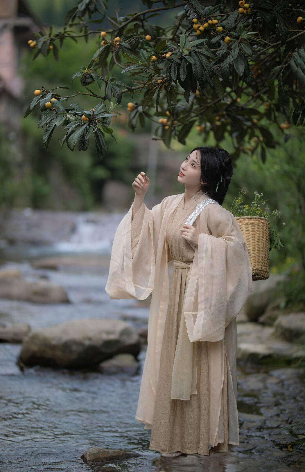 YiTuYu艺图语 Vol.10020 Xiao Wen Nuan Xiang Yao Ge Da Tai Yang (18P)