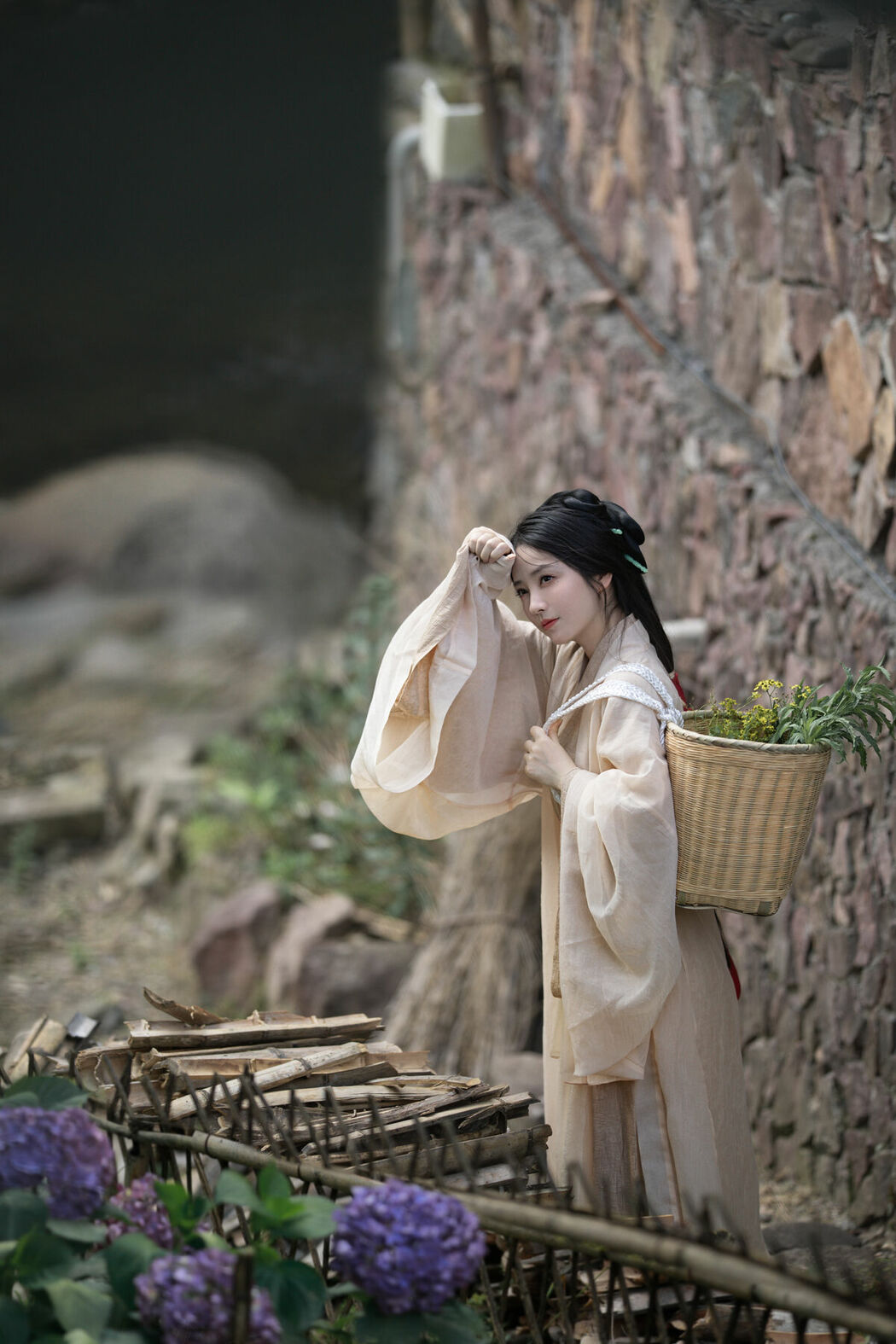 YiTuYu艺图语 Vol.10020 Xiao Wen Nuan Xiang Yao Ge Da Tai Yang (18P)