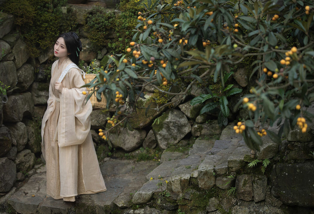 YiTuYu艺图语 Vol.10020 Xiao Wen Nuan Xiang Yao Ge Da Tai Yang (18P)