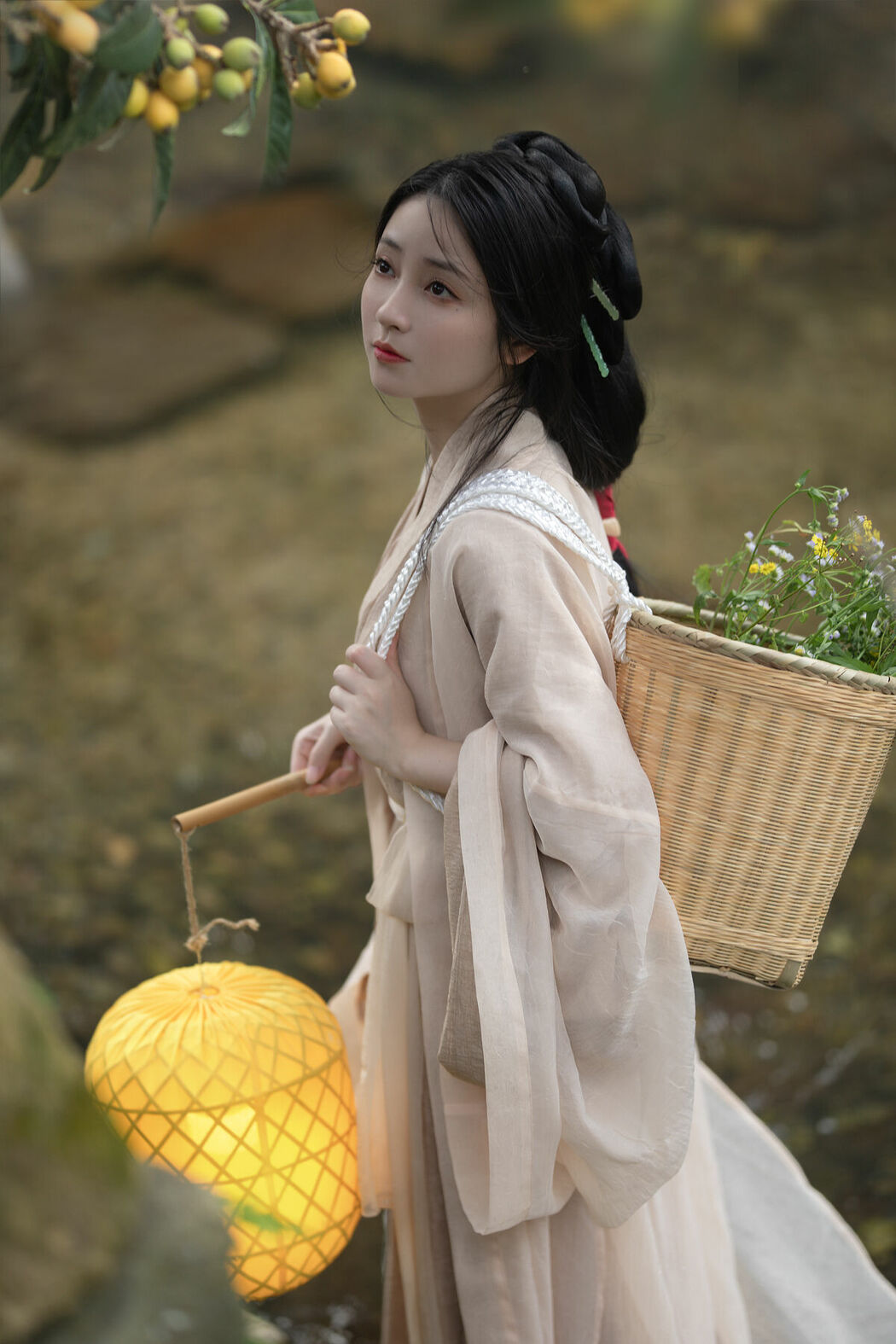 YiTuYu艺图语 Vol.10020 Xiao Wen Nuan Xiang Yao Ge Da Tai Yang (18P)