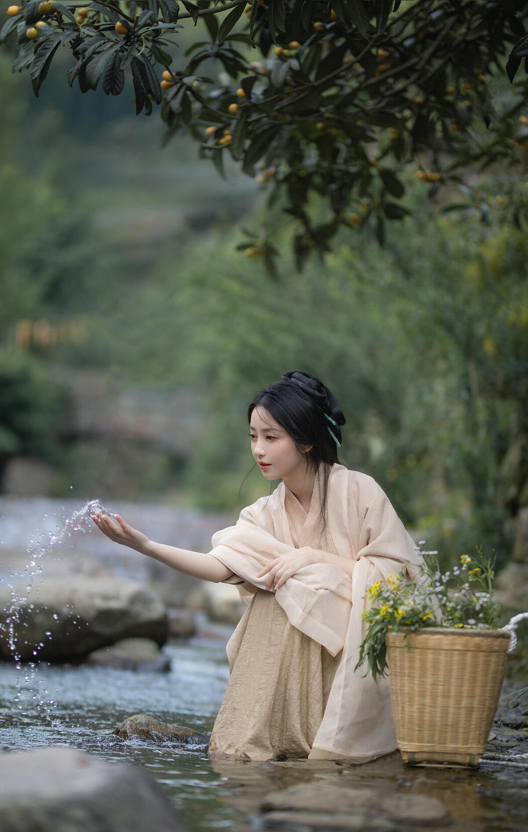 YiTuYu艺图语 Vol.10020 Xiao Wen Nuan Xiang Yao Ge Da Tai Yang (18P)