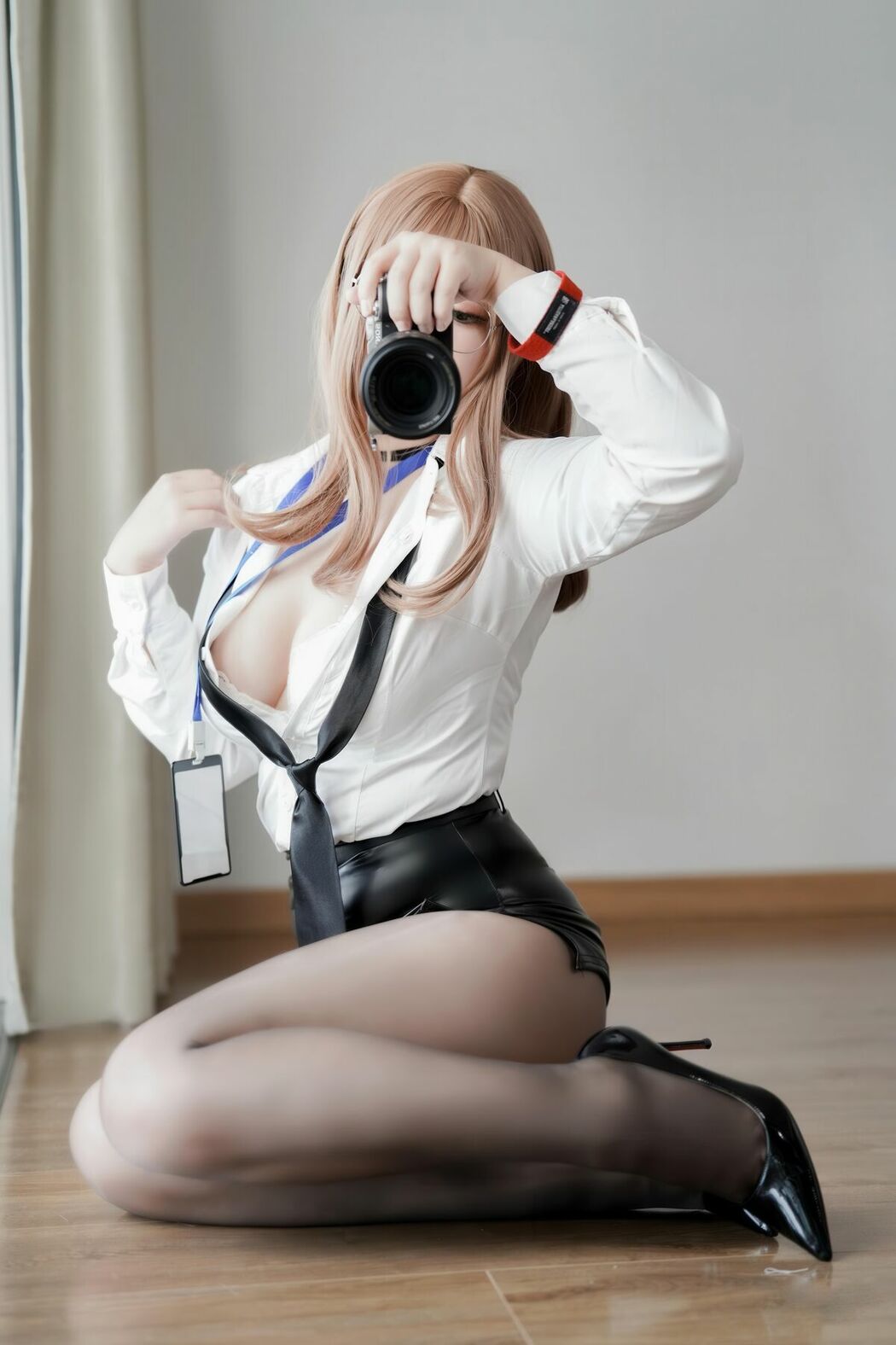 Coser@半半子 – Nikke胜利女神 艾玛秘书 (77P)