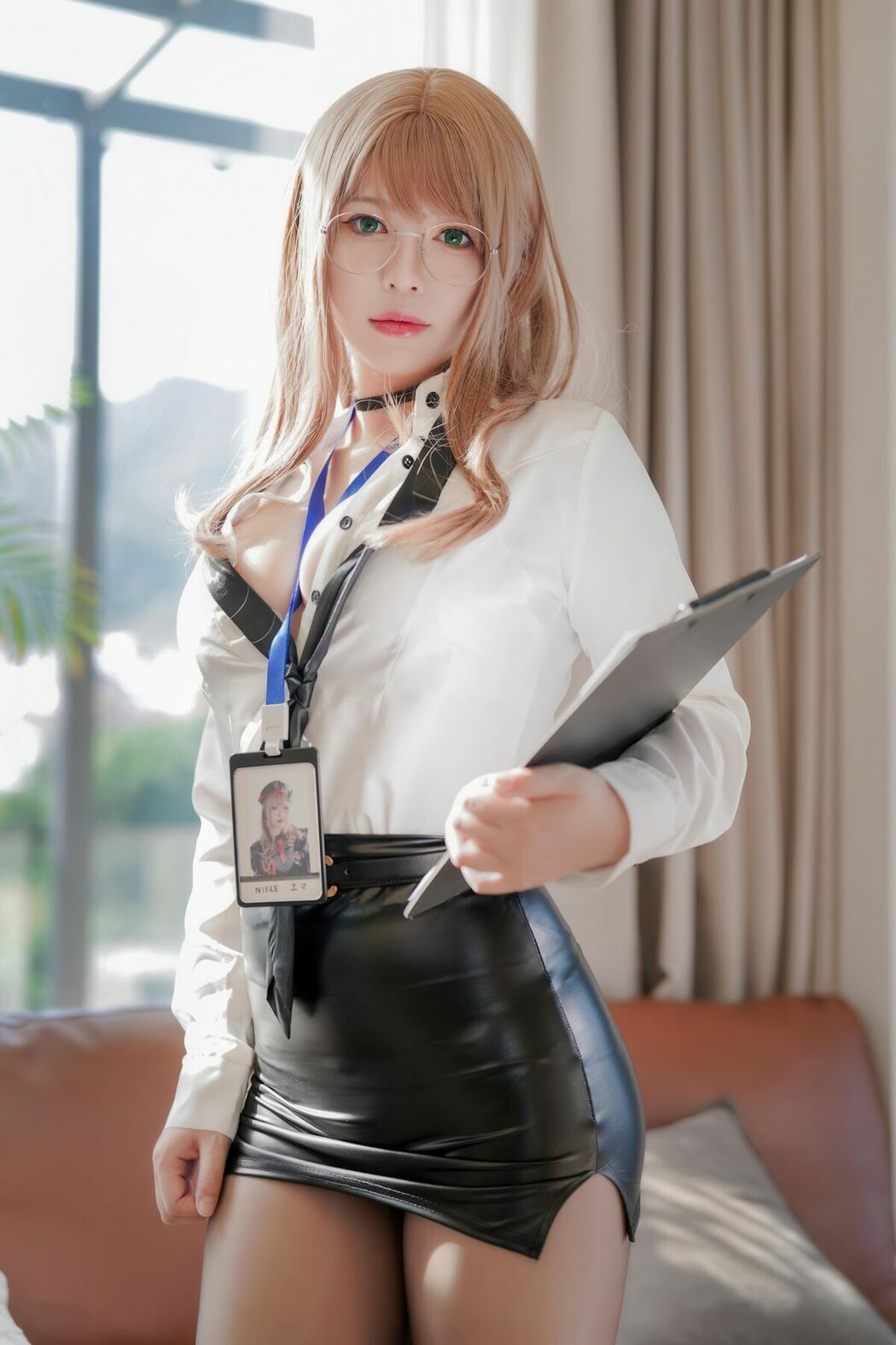 Coser@半半子 – Nikke胜利女神 艾玛秘书 (77P)