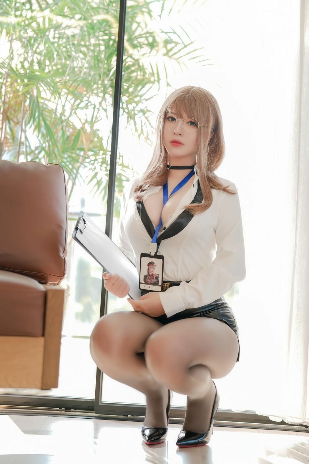 Coser@半半子 – Nikke胜利女神 艾玛秘书 (77P)