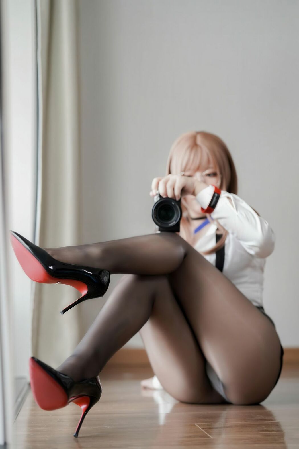 Coser@半半子 – Nikke胜利女神 艾玛秘书 (77P)