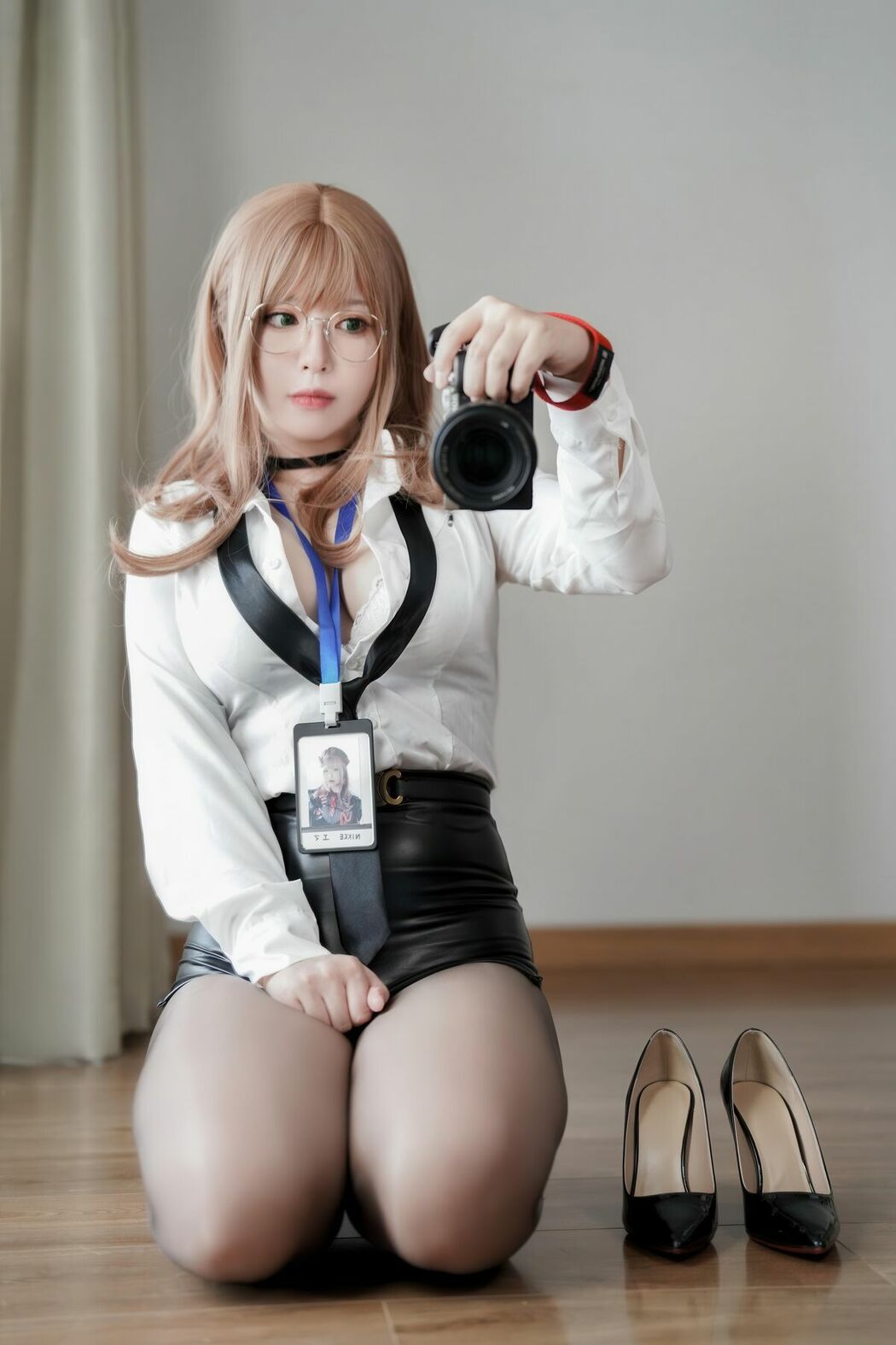 Coser@半半子 – Nikke胜利女神 艾玛秘书 (77P)