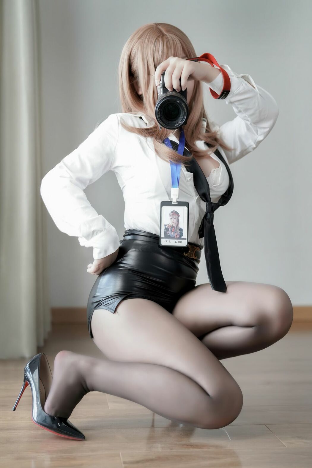 Coser@半半子 – Nikke胜利女神 艾玛秘书 (77P)