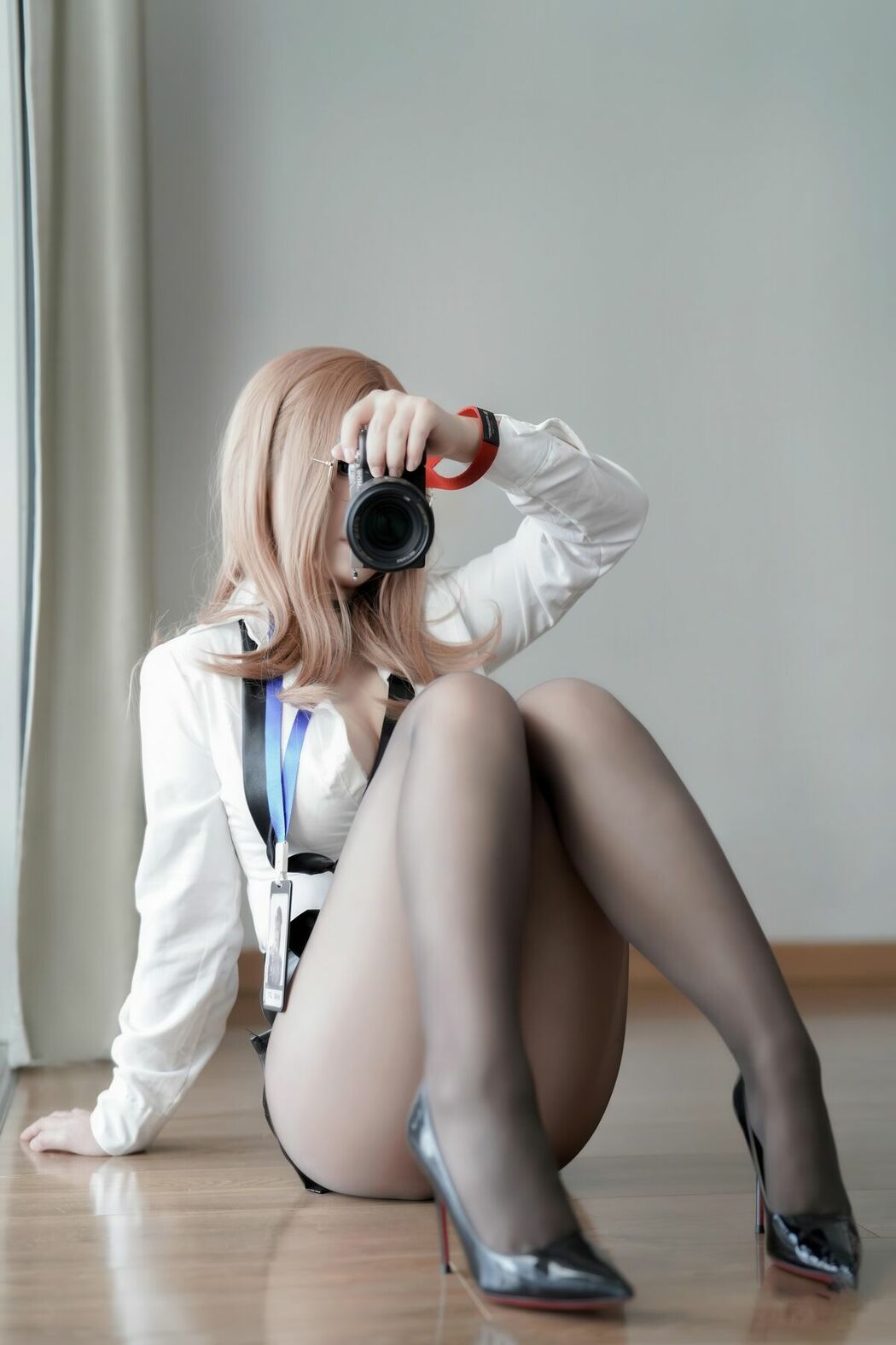 Coser@半半子 – Nikke胜利女神 艾玛秘书 (77P)