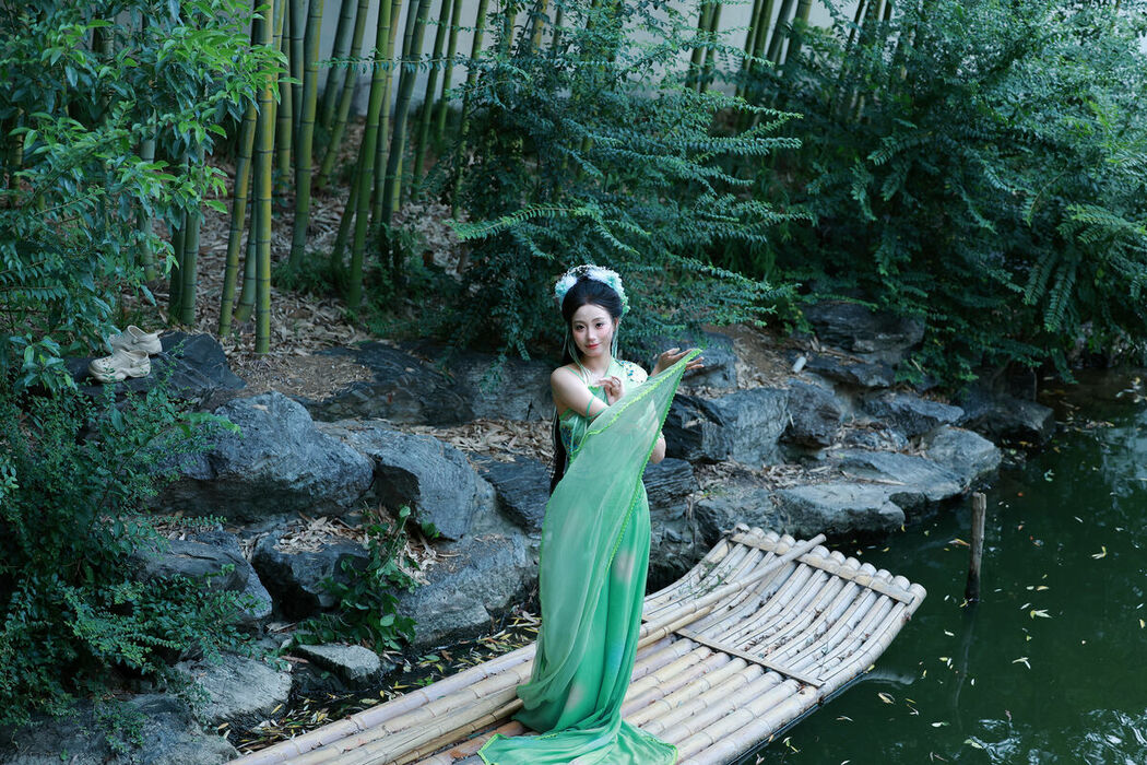 YiTuYu艺图语 Vol.10027 Xiao U (37P)