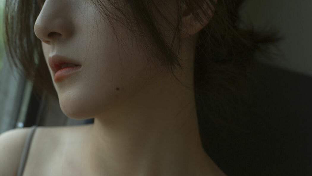 YiTuYu艺图语 Vol.10029 Yi Zhi Song Song (17P)