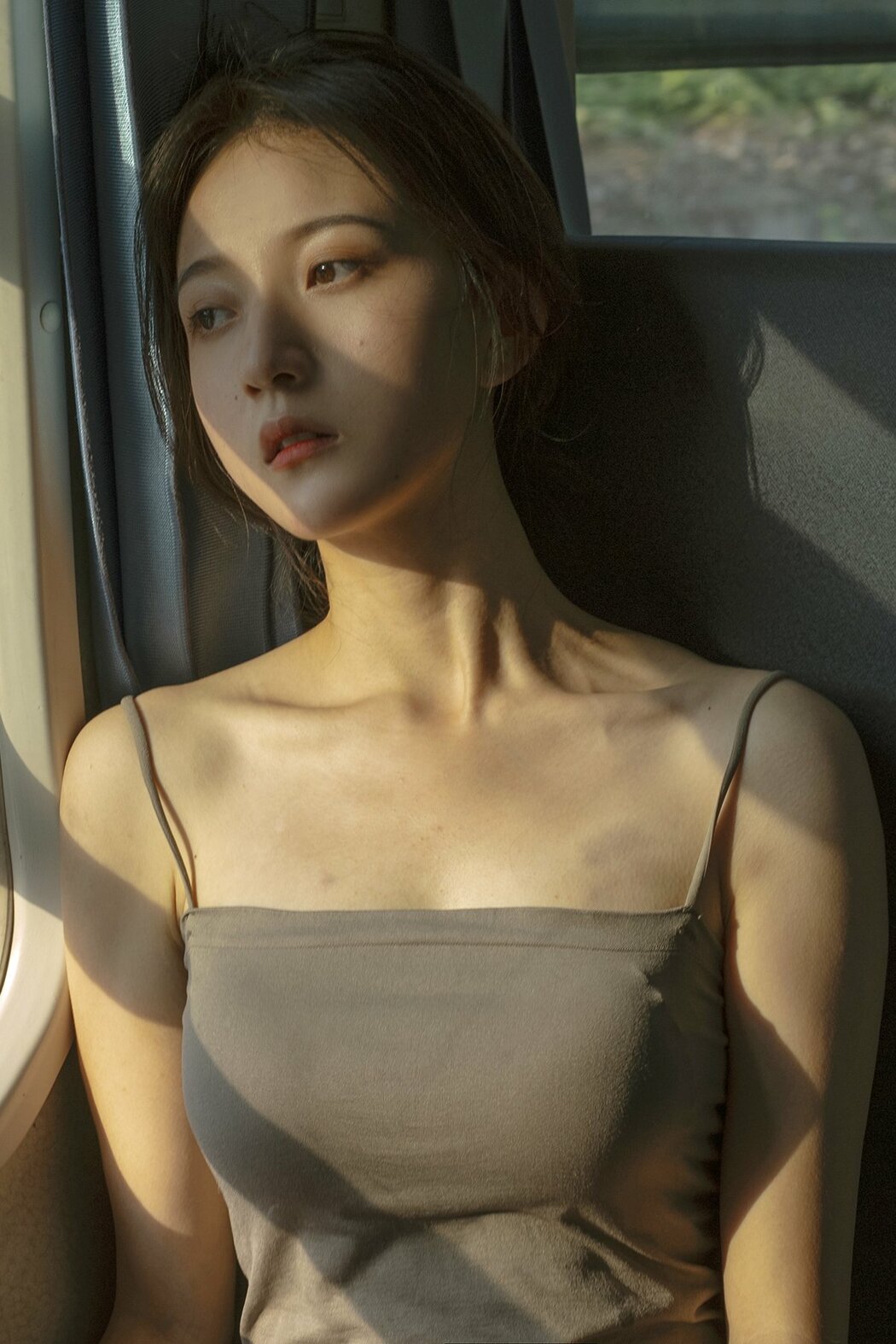 YiTuYu艺图语 Vol.10029 Yi Zhi Song Song (17P) Cover Photo