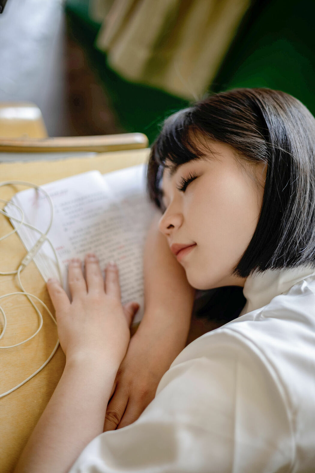 YiTuYu艺图语 Vol.10028 Xue Hua (33P)