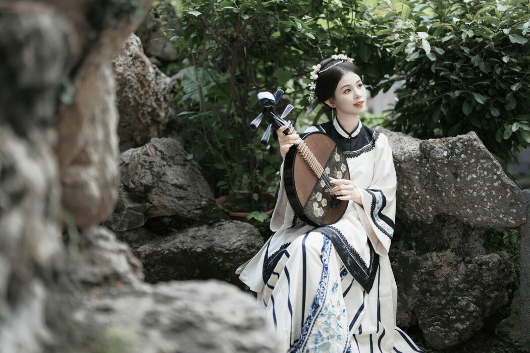 YiTuYu艺图语 Vol.10030 Luo Ning Tang (28P)