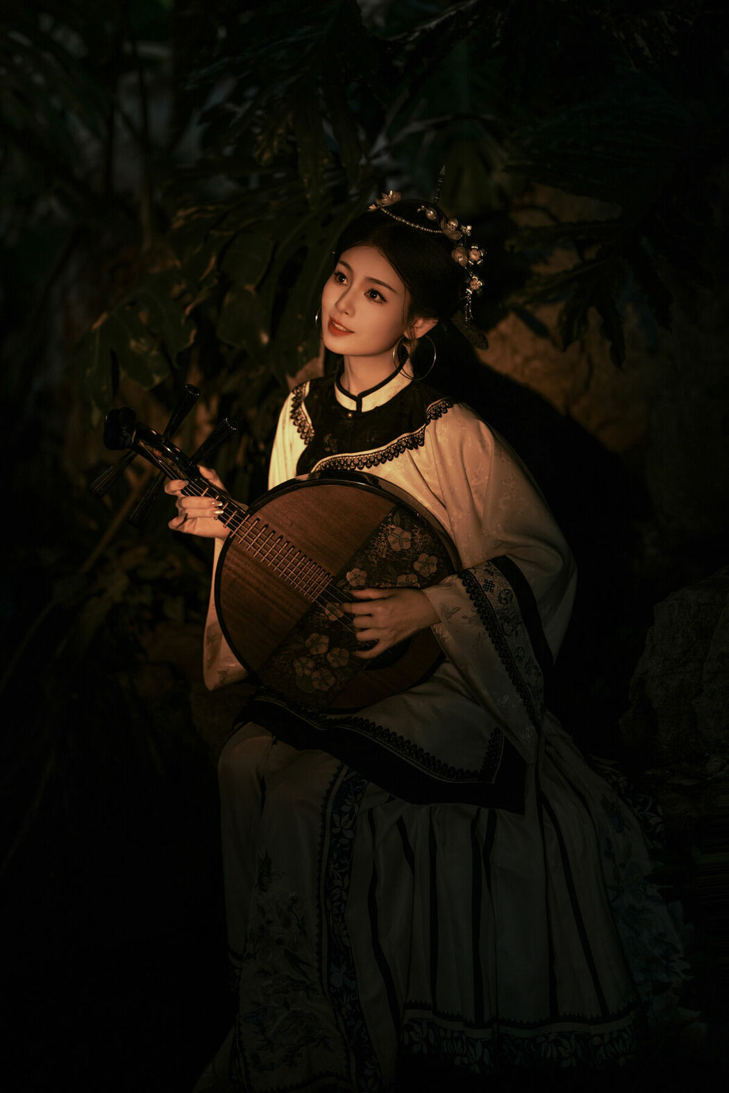 YiTuYu艺图语 Vol.10030 Luo Ning Tang (28P)