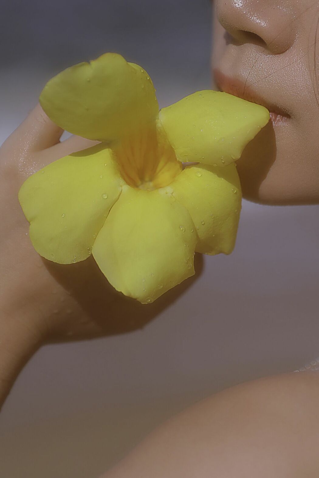 YiTuYu艺图语 Vol.10031 Liu Liu (20P)