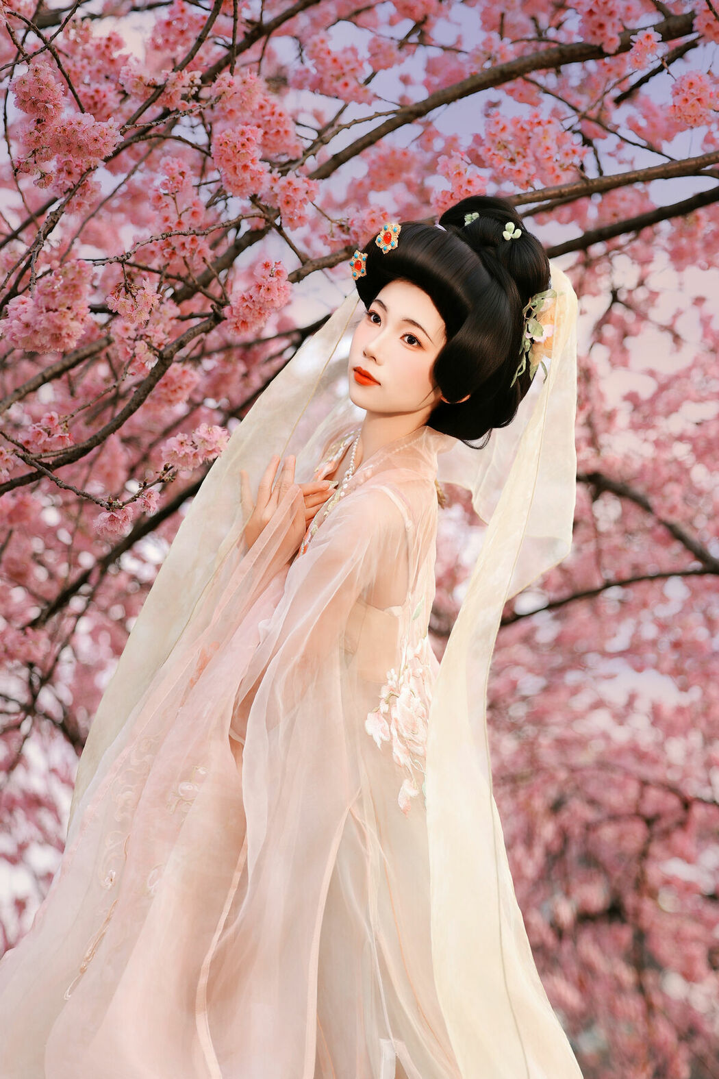 YiTuYu艺图语 Vol.10034 Fei Teng De Mi Zhou (24P)