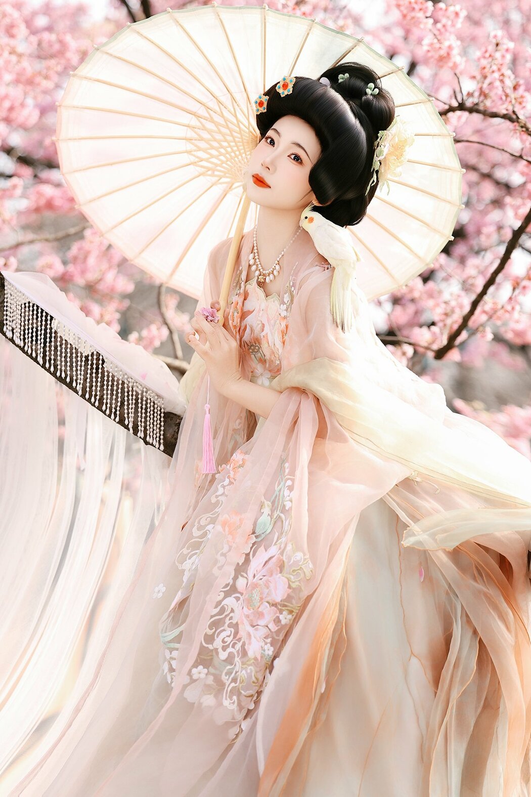 YiTuYu艺图语 Vol.10034 Fei Teng De Mi Zhou (24P) Cover Photo