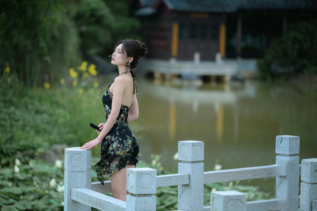 YiTuYu艺图语 Vol.10037 Jin Jin A (25P)