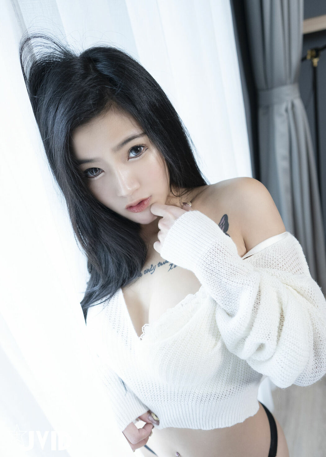 Nal Nal 奈奈Nalnal – 全裸上空哥哥 用力もっと もっと 小隻馬趴好等著你來用力 Part01 (65P – 1V)