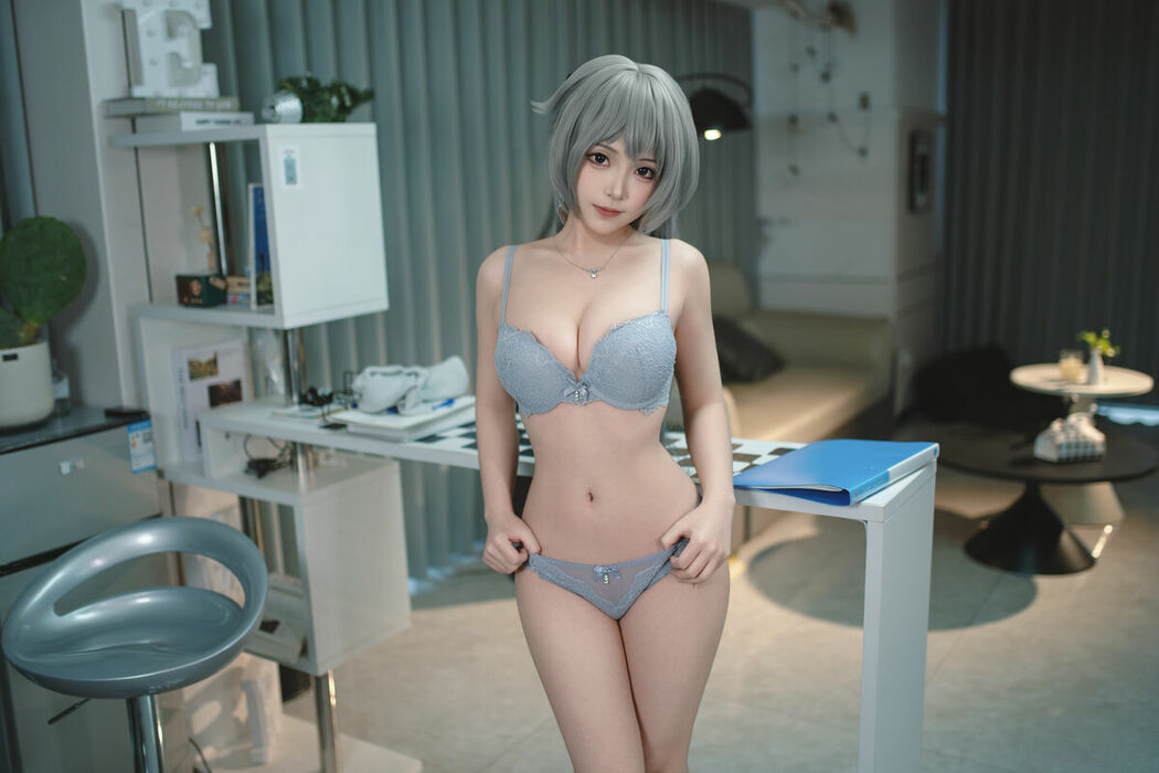 Coser@Bangni邦尼 – 布洛妮娅 崩坏 (88P – 7V)