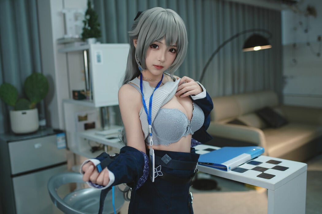 Coser@Bangni邦尼 – 布洛妮娅 崩坏 (88P – 7V)