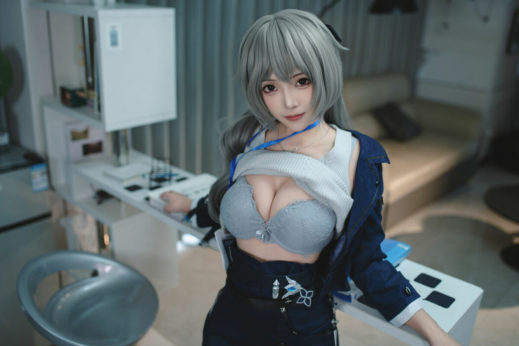Coser@Bangni邦尼 – 布洛妮娅 崩坏 (88P – 7V)