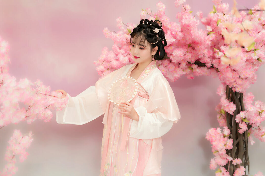 YiTuYu艺图语 Vol.10051 Zhu Ge (22P)