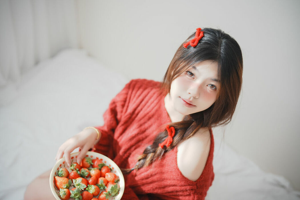 YiTuYu艺图语 Vol.10067 Jing Jing Yi (17P)