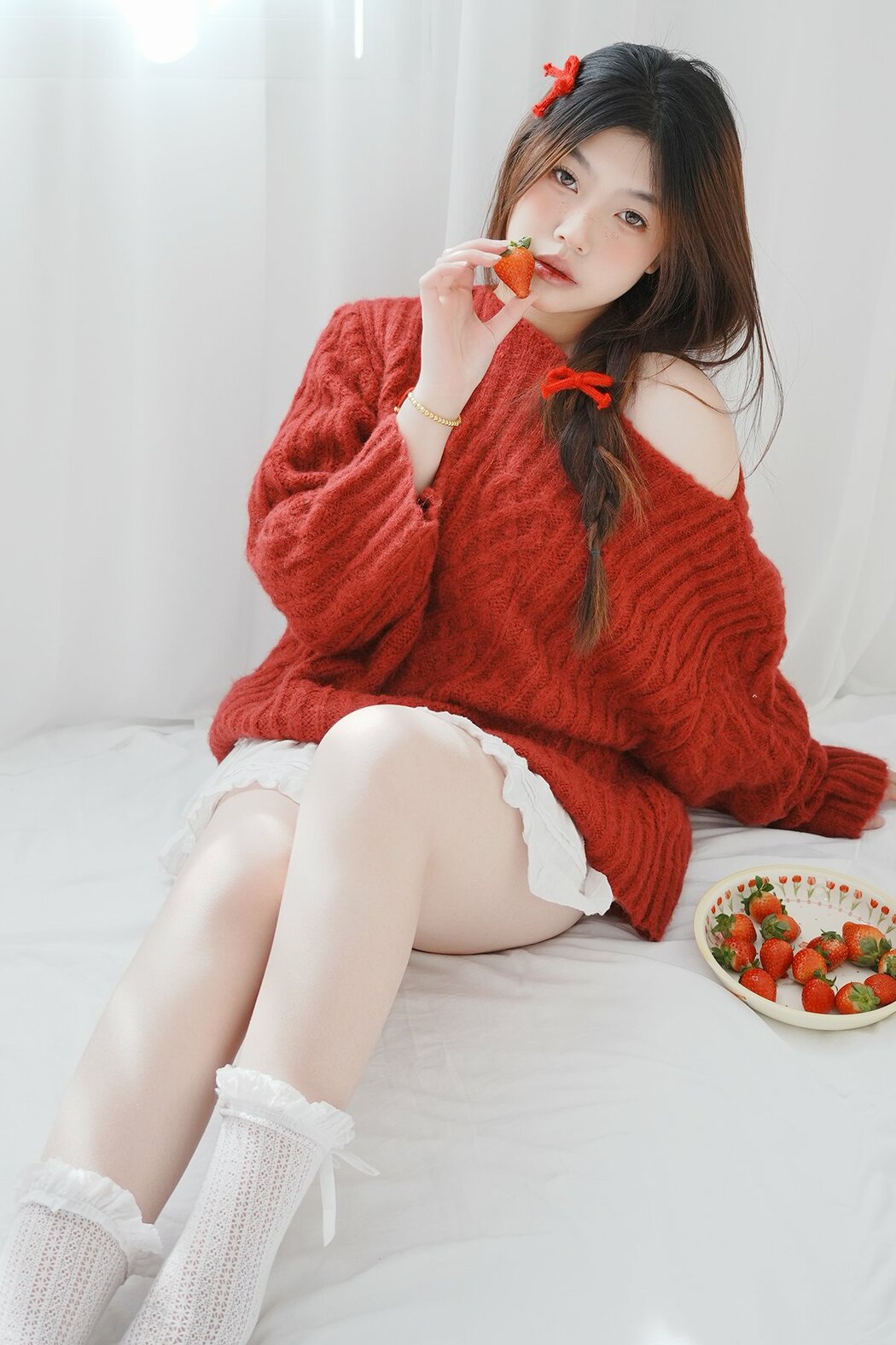 YiTuYu艺图语 Vol.10067 Jing Jing Yi (17P) Cover Photo