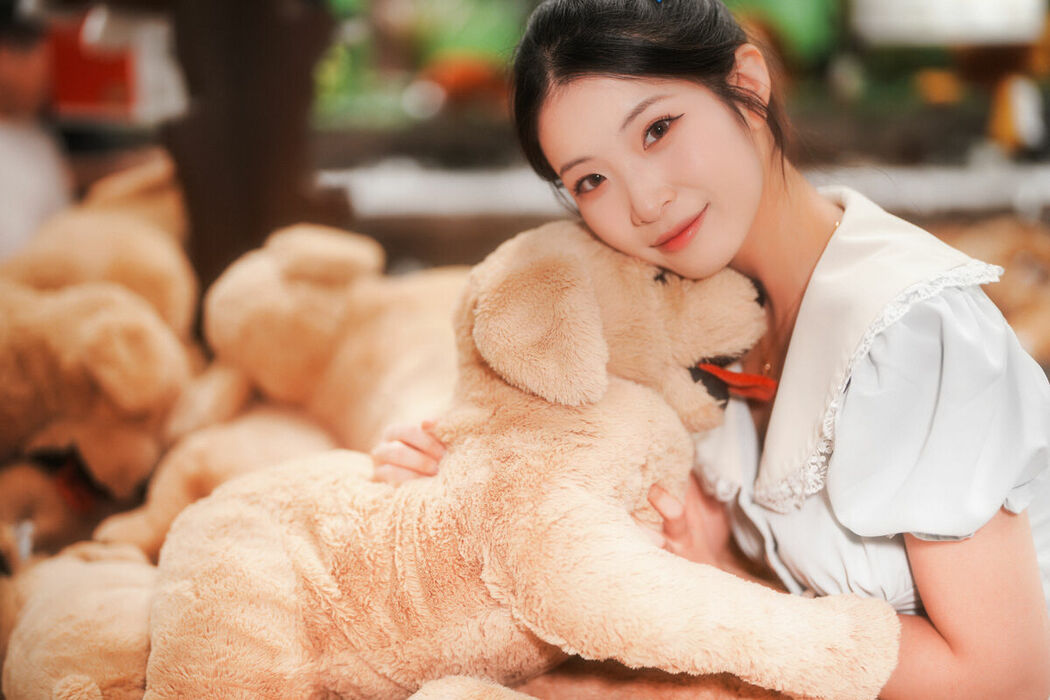 YiTuYu艺图语 Vol.10069 Wo De Xiao Zhu Li (43P)
