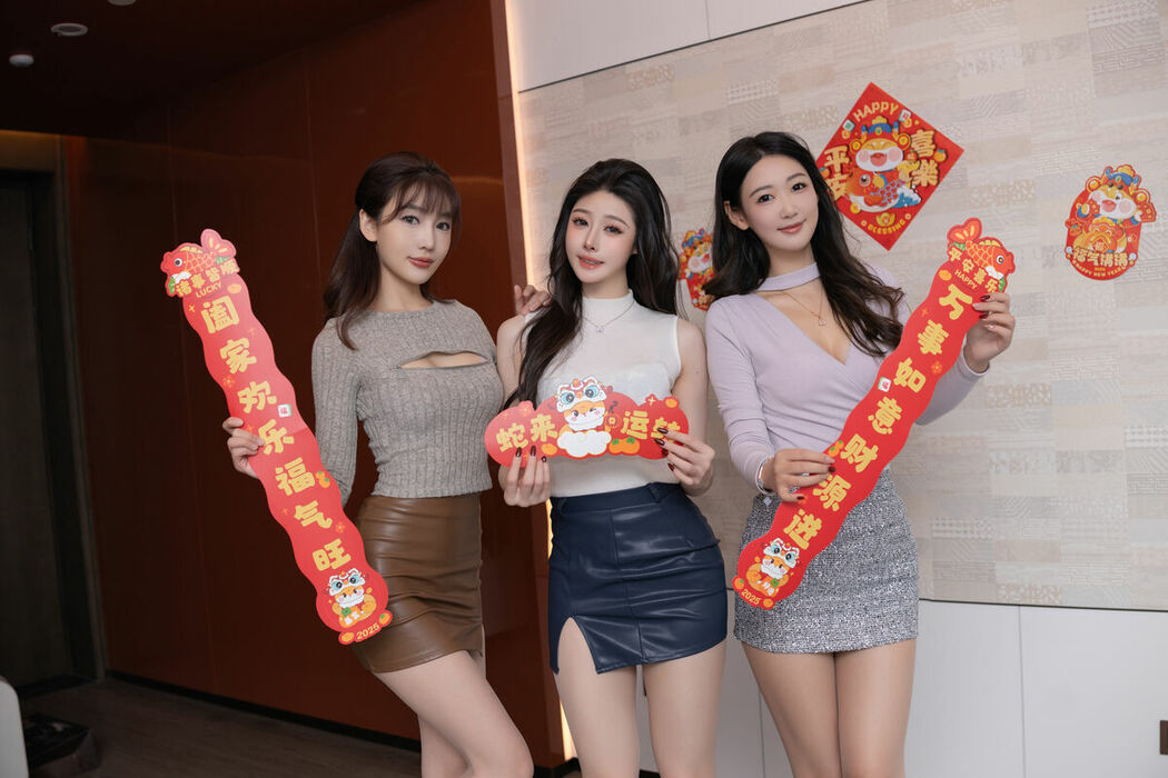 内购无水印 Lu Xuan Xuan 陆萱萱 And Shi Xiao Dou Dou 是小逗逗 And Tang An Qi 唐安琪 &ndash; 秀人网模特 三姐妹闹新春 Part01 (52P)