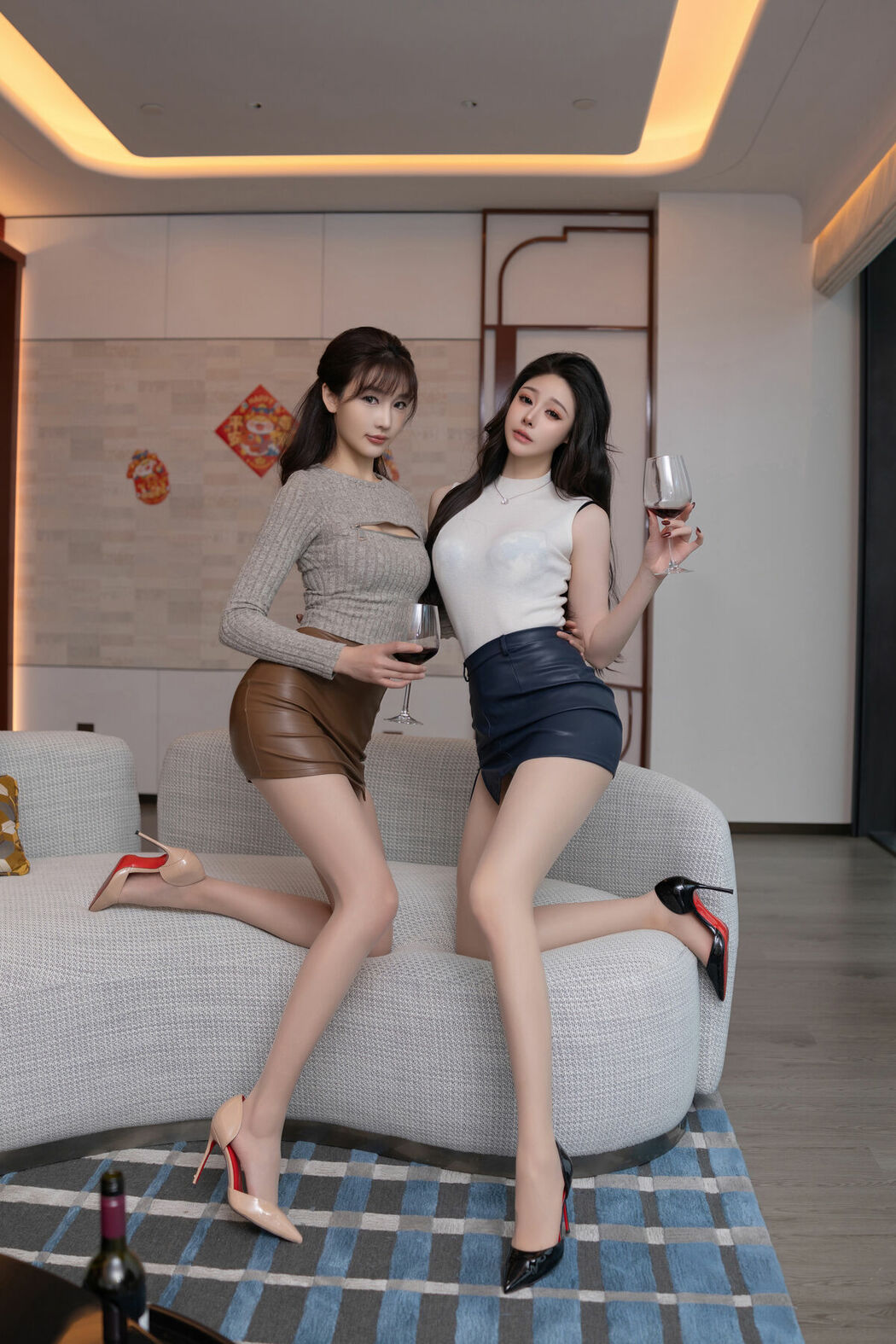 内购无水印 Lu Xuan Xuan 陆萱萱 And Shi Xiao Dou Dou 是小逗逗 And Tang An Qi 唐安琪 &ndash; 秀人网模特 三姐妹闹新春 Part01 (52P)