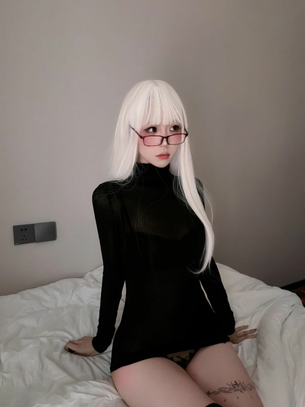 Coser@麻薯好吃 – 暗夜纯白 (53P)