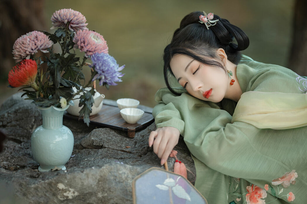 YiTuYu艺图语 Vol.10071 Shi Nan Yuan Bu Shi Zhou (17P)
