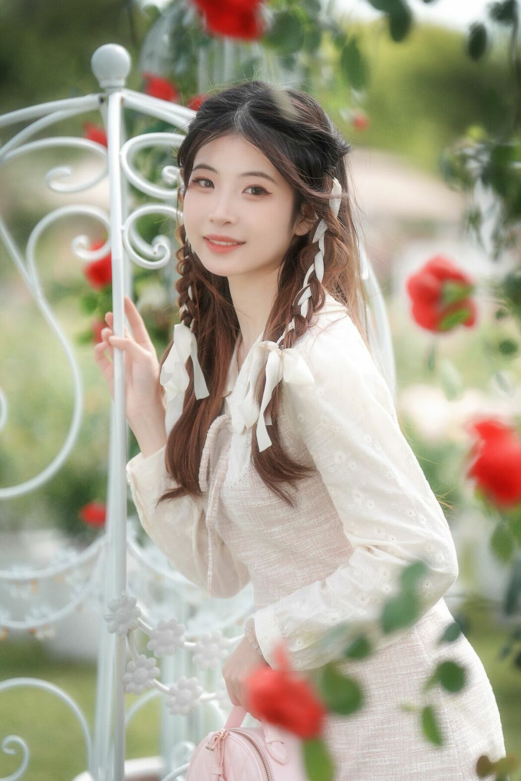 YiTuYu艺图语 Vol.10080 Wo De Xiao Zhu Li (18P)
