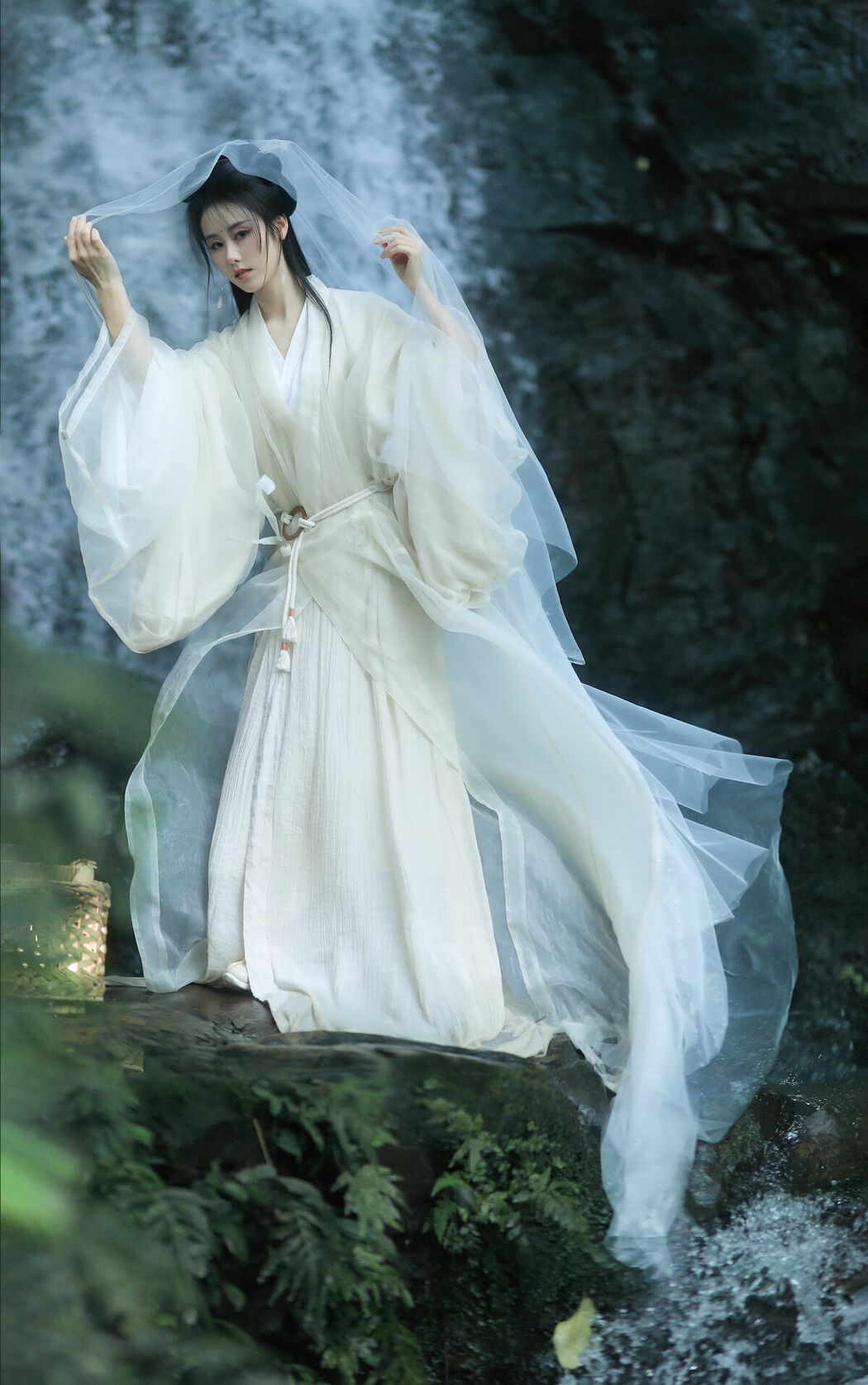 YiTuYu艺图语 Vol.10082 Ren Jian Yue-Su Chen (18P)
