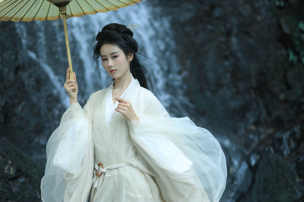 YiTuYu艺图语 Vol.10082 Ren Jian Yue-Su Chen (18P)