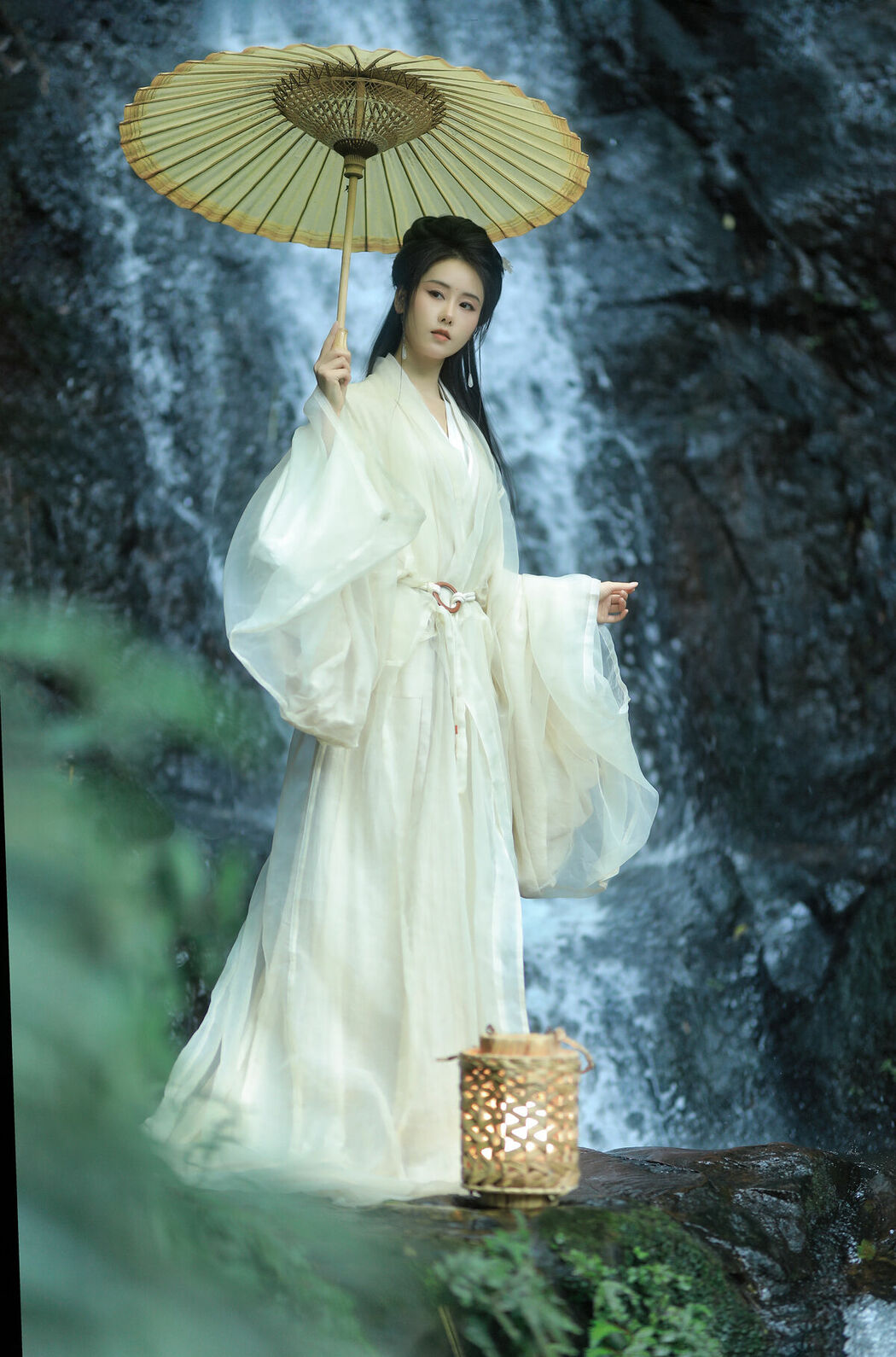 YiTuYu艺图语 Vol.10082 Ren Jian Yue-Su Chen (18P)