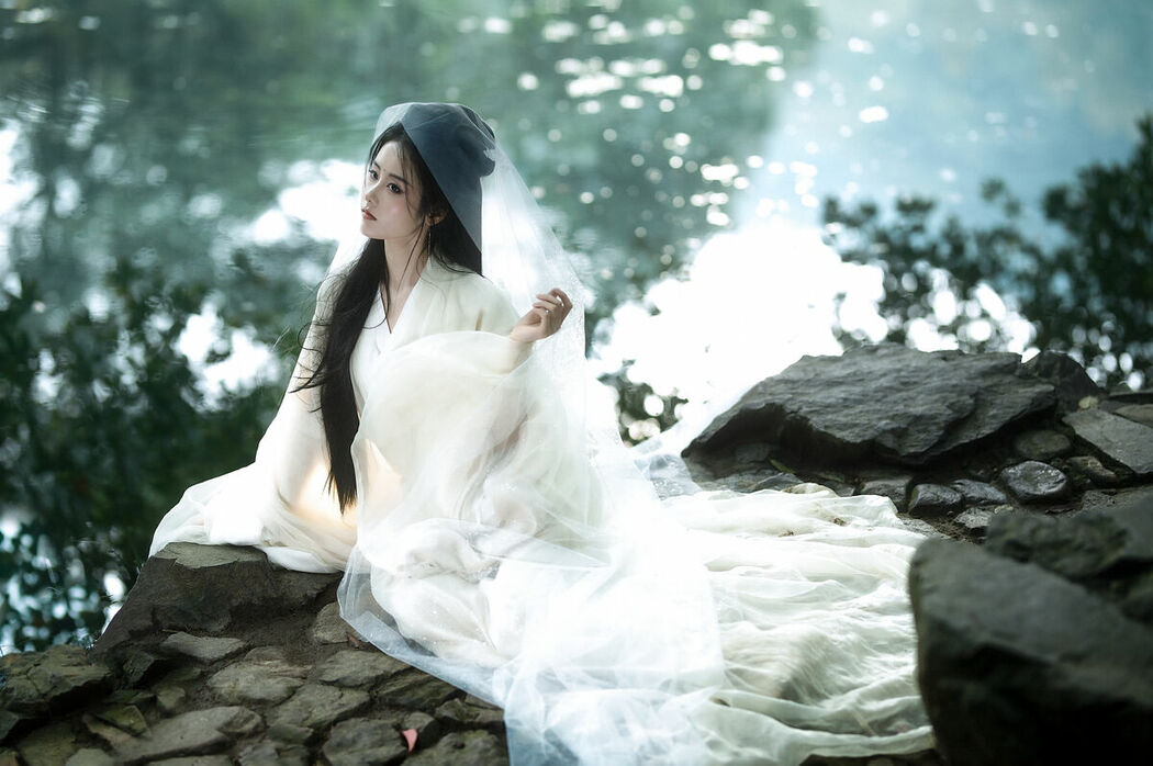 YiTuYu艺图语 Vol.10082 Ren Jian Yue-Su Chen (18P)
