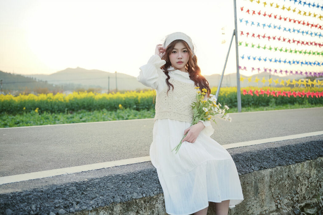 YiTuYu艺图语 Vol.10084 Jing Jing Yi (40P)