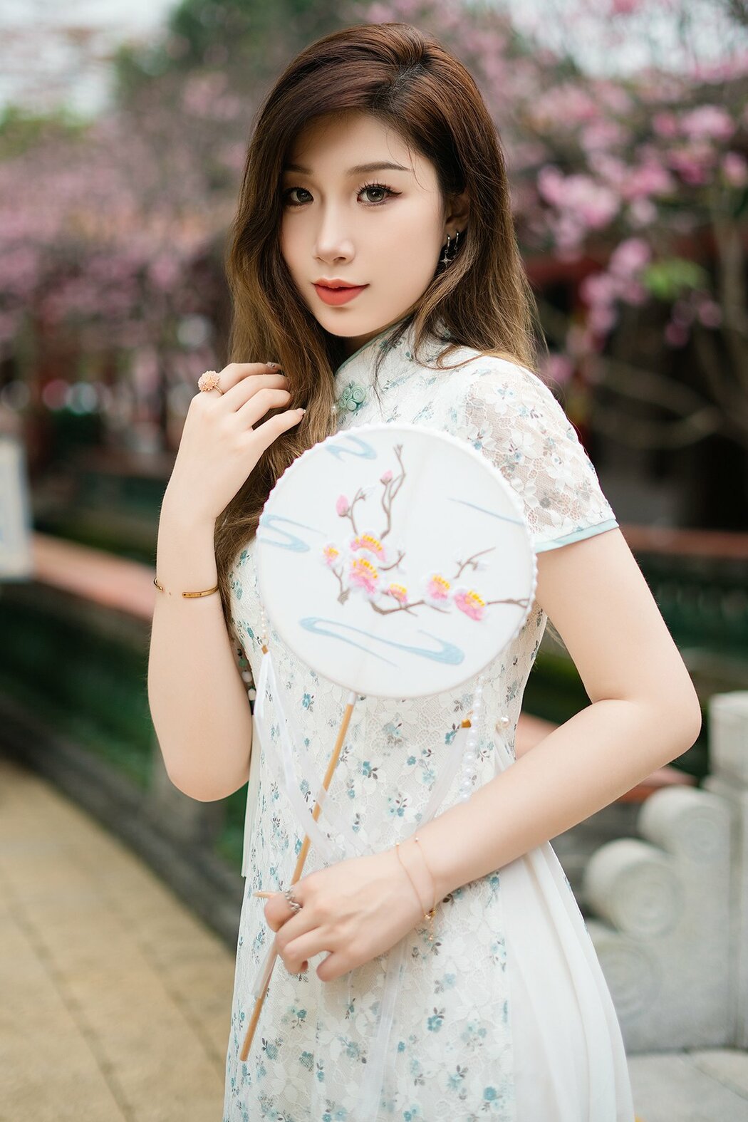 YiTuYu艺图语 Vol.10089 La Bi Xiao Xin (16P) Cover Photo