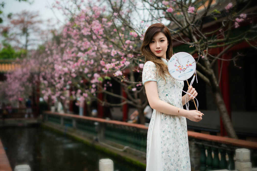YiTuYu艺图语 Vol.10089 La Bi Xiao Xin (16P)