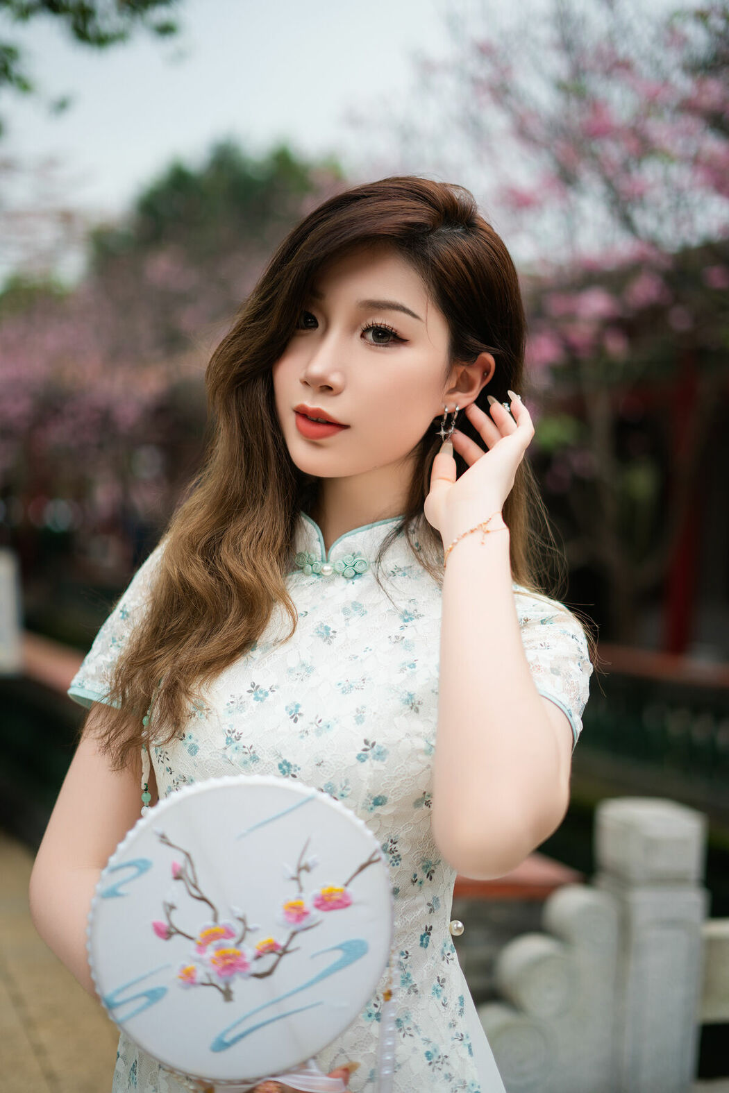 YiTuYu艺图语 Vol.10089 La Bi Xiao Xin (16P)