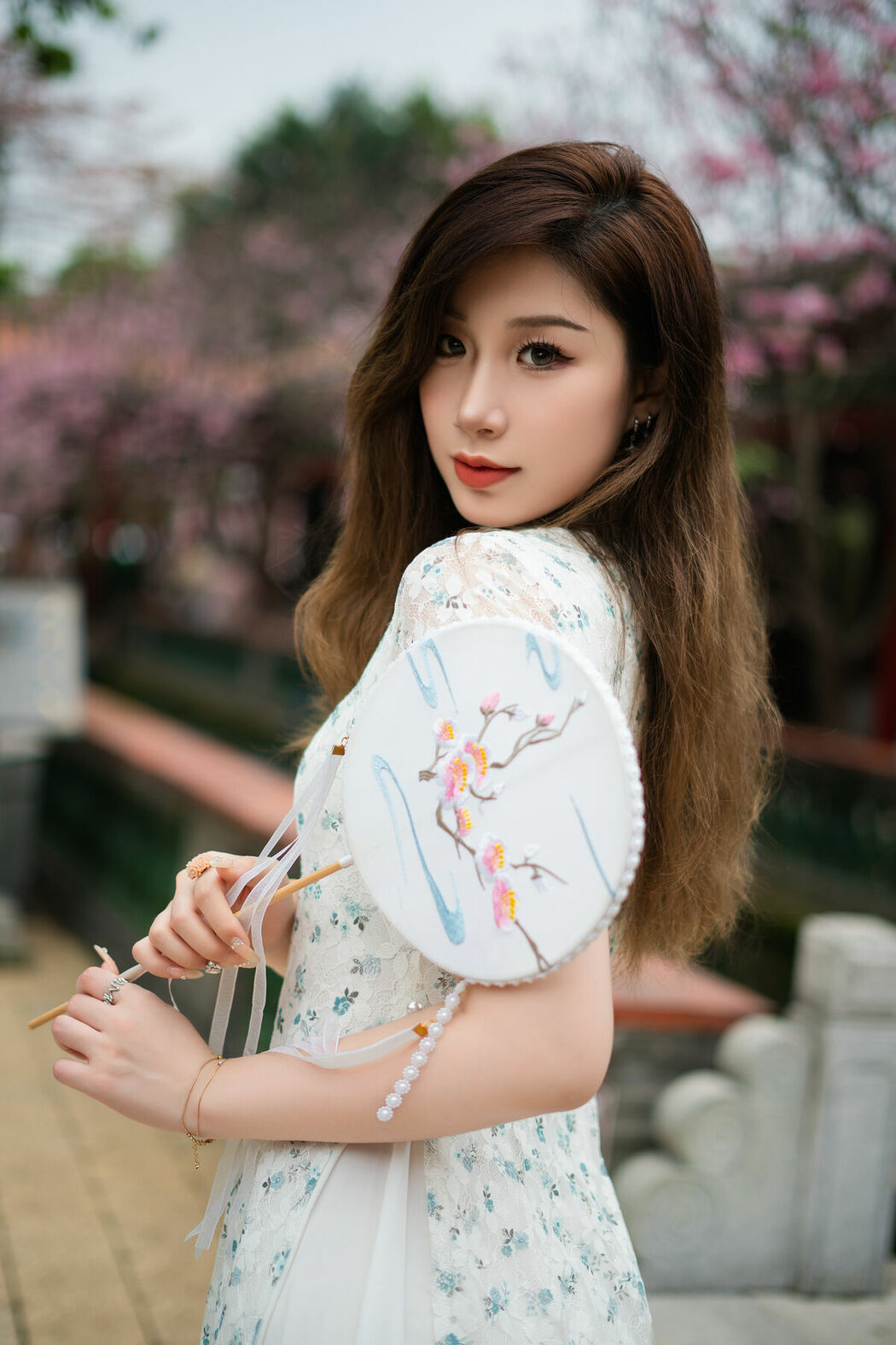 YiTuYu艺图语 Vol.10089 La Bi Xiao Xin (16P)