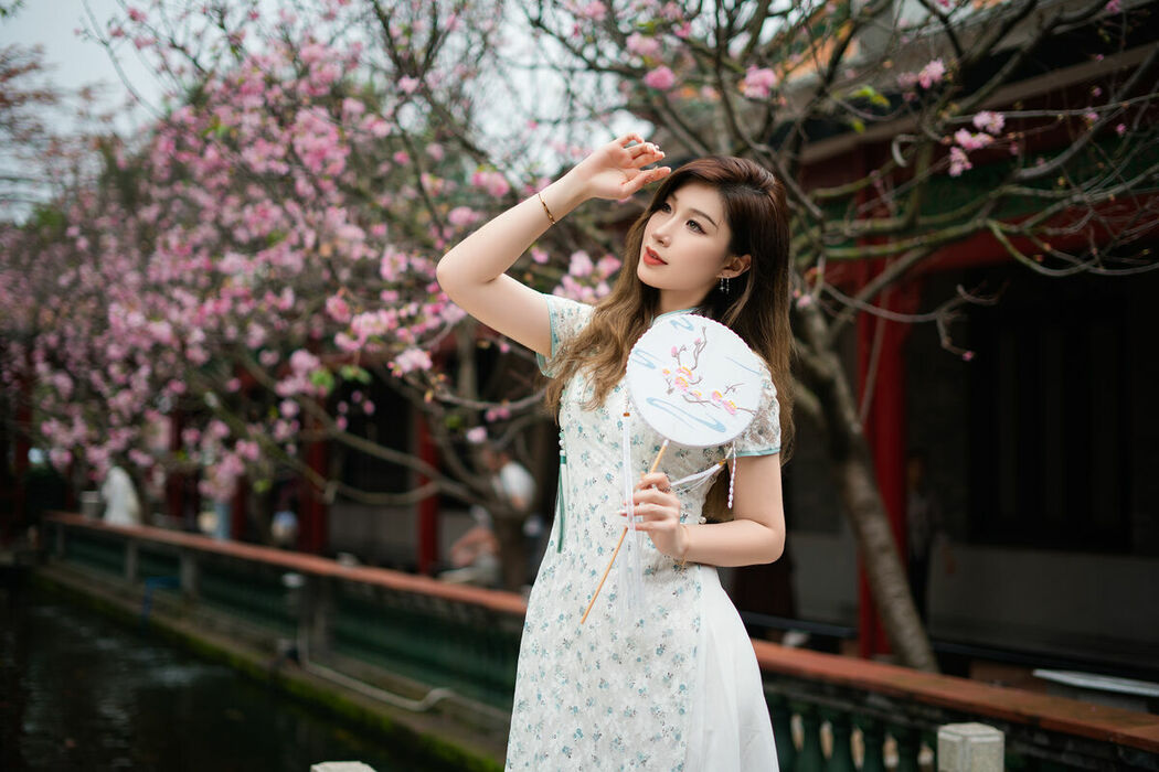 YiTuYu艺图语 Vol.10089 La Bi Xiao Xin (16P)